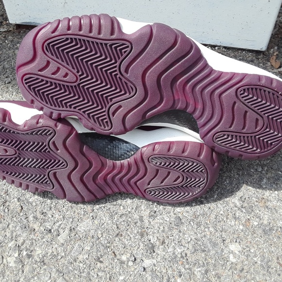 Women's Air Jordan Future Bordeaux AR0726600 - Picture 4 of 6
